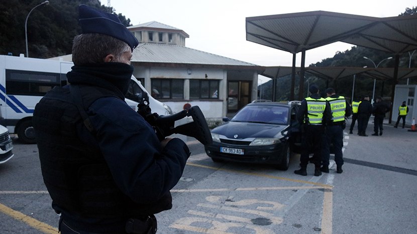 Tant la policia espanyola com la francesa hi fan diversos controls