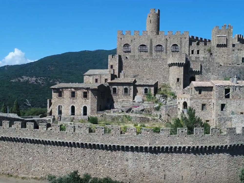 castell-de-requesens-frontal