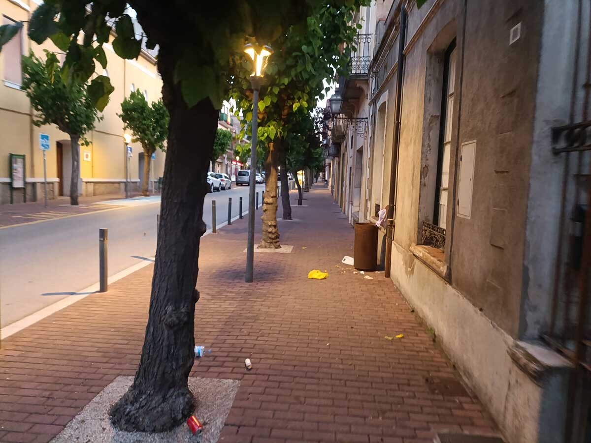 La%20Jonquera-incivisme-carrer%20major-21052026-cedida%2001