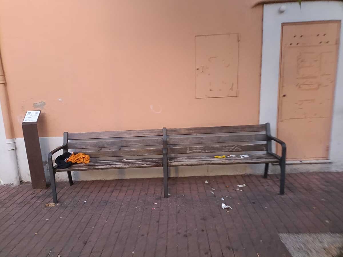 La%20Jonquera-incivisme-carrer%20major-21052026-cedida%2002