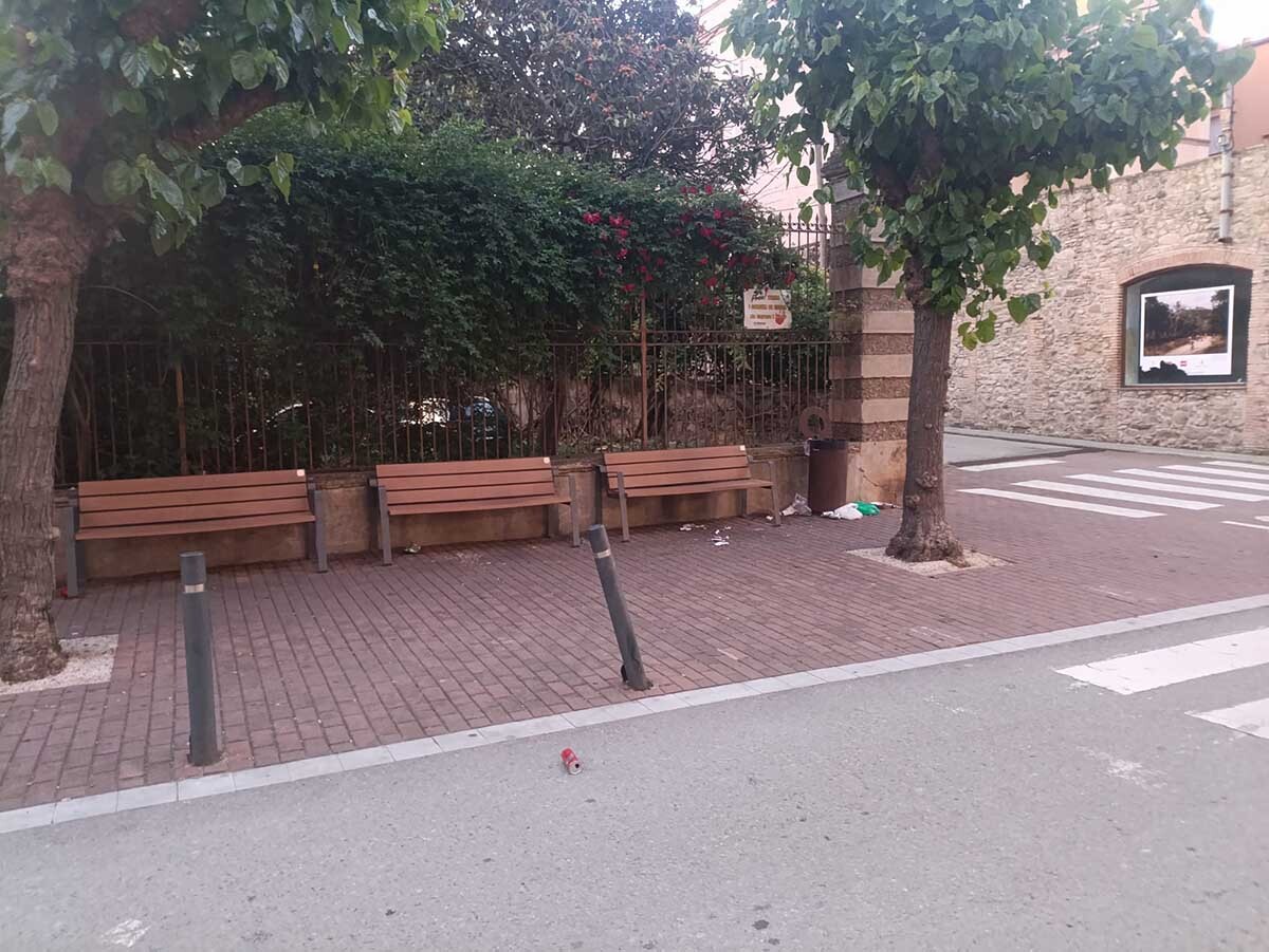 La%20Jonquera-incivisme-carrer%20major-21052026-cedida%2003