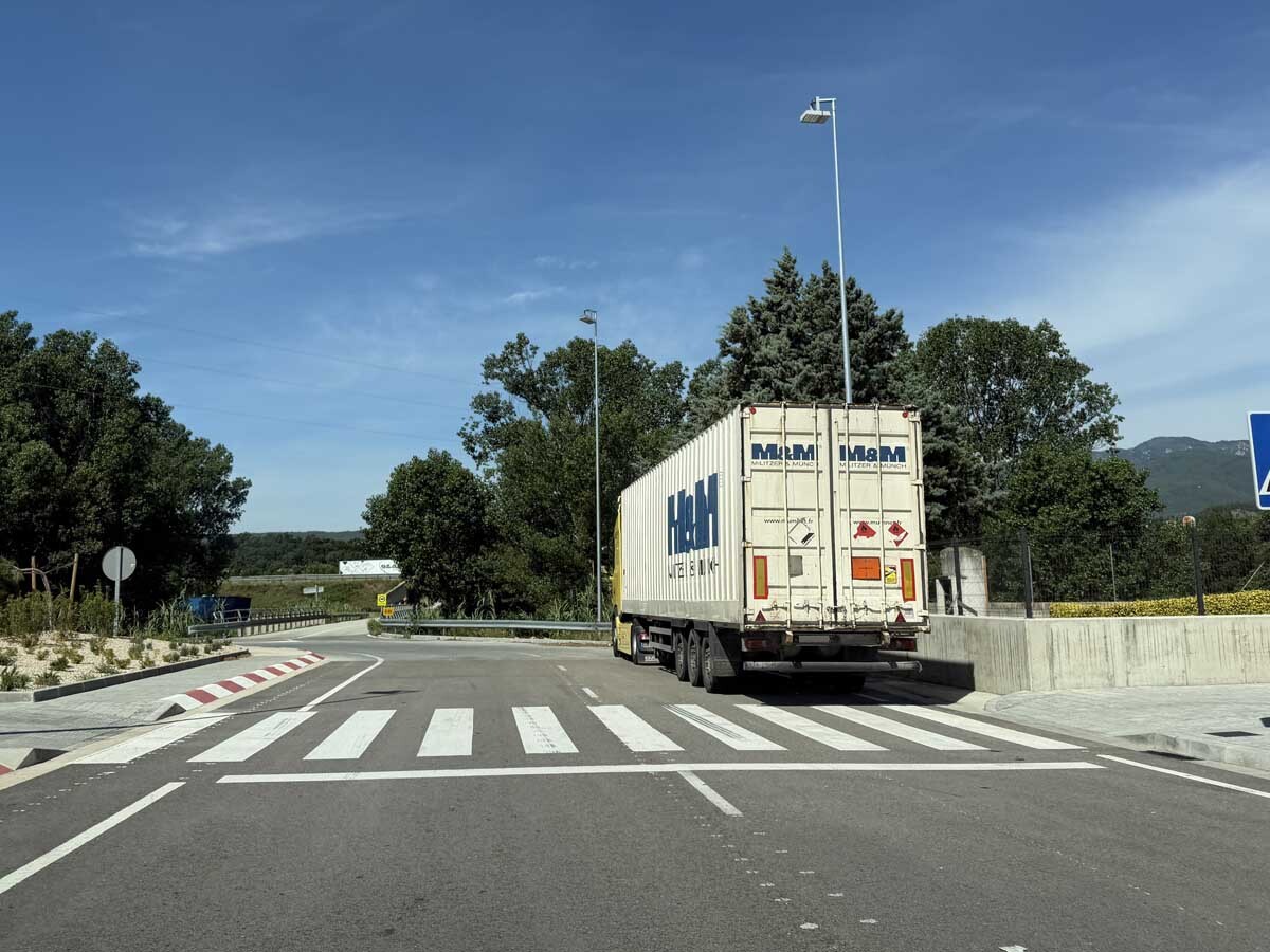 la%20jonquera-carretera%20agullana-camio%20estacionat-ist