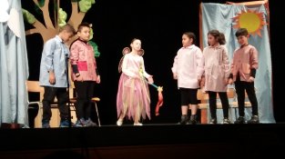 Els petits actors van mostrar les seves aptituds a la sala de la Societat