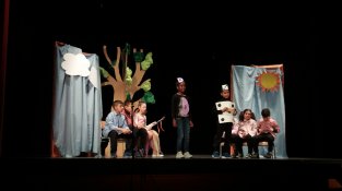 Els petits actors van mostrar les seves aptituds a la sala de la Societat