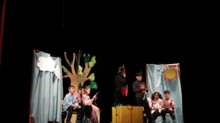 Els petits actors van mostrar les seves aptituds a la sala de la Societat