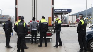 Els cossos policials es van protegir contra possibles infeccions del Coronavirus