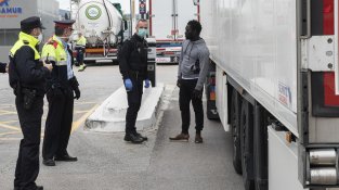 Els cossos policials es van protegir contra possibles infeccions del Coronavirus