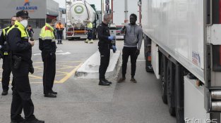 Els cossos policials es van protegir contra possibles infeccions del Coronavirus