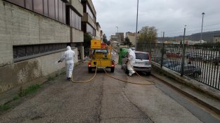 Continuen les tasques de desinfecció de la via pública