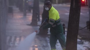 Continuen les tasques de desinfecció de la via pública