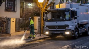 Continuen les tasques de desinfecció de la via pública