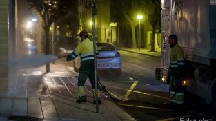 Continuen les tasques de desinfecció de la via pública