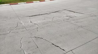 La calçada s'ha anat deteriorant