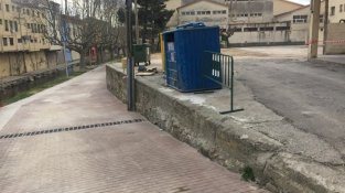 Actualment la plaça està força deteriorada