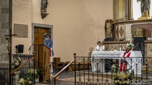 Ahir mossèn Jhon va oficiar una missa molt especial