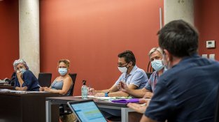 El primer ple presencial post-Covid va reorganitzar la disposició dels regidors