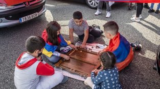 Una manifestació contra la guerra d'Armènia provoca retencions quilomètriques a la Jonquera, i avui us ho mostrem en imatges
