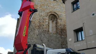 La imatge és visible des de bona part del poble