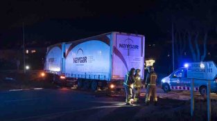 Voleu veure l'aparatós accident que va tenir lloc dilluns a la nit a la Jonquera? Us el mostrem en imatges