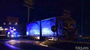 Voleu veure l'aparatós accident que va tenir lloc dilluns a la nit a la Jonquera? Us el mostrem en imatges