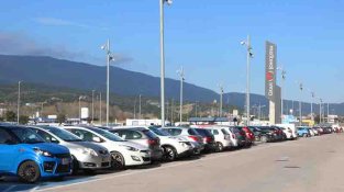 Estancs i supermercats es van tornar a omplir ahir