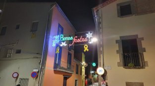 Pengen llaços grocs nadalencs per recordar els presos i exiliats polítics