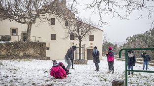 Desenes de jonquerencs s'han acostat aquest cap de setmana a Santa Llúcia