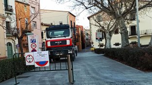 Comencen les obres per arranjar la pavimentació del carrer Major