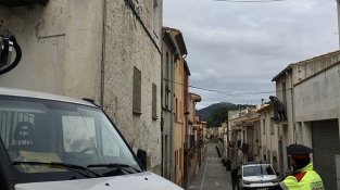 Una de les intervencions, al carrer de les Alzines