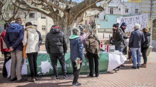 L'acte es va fer diumenge al mercat