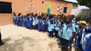 Imatge de l'escola de Gàmbia