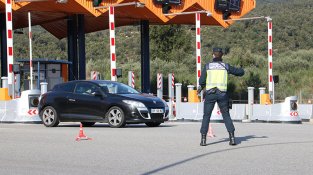 Els controls van fer que la gent es quedés més al Pertús