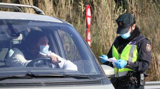 Els controls van fer que la gent es quedés més al Pertús