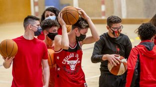 Una de les imatges que va deixar el Mapa de Ball i l'espectacle Pinya protagonitzat per l'IES Jonquera