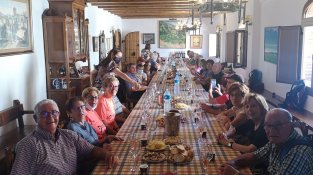 La visita al celler va finalitzar amb un pica-pica