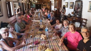 La visita al celler va finalitzar amb un pica-pica