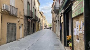 Carrer Major de la Jonquera en una imateg recent