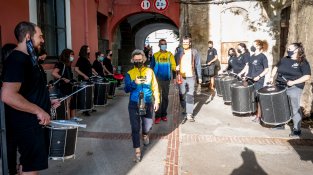 Imatges de la Revetlla de Sant Joan i la flama del Canigó a la Jonquera