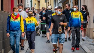 Imatges de la Revetlla de Sant Joan i la flama del Canigó a la Jonque