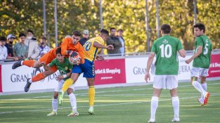Imatges del partit entre la Unió Esportiva la Jonquera i el Palamós CF d'ahir diumenge