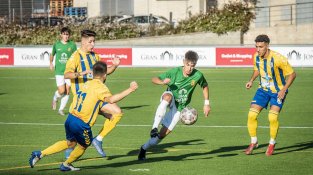 Imatges del partit entre la Unió Esportiva la Jonquera i el Palamós CF d'ahir diumenge