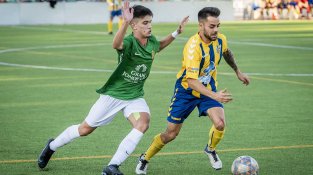 Imatges del partit entre la Unió Esportiva la Jonquera i el Palamós CF d'ahir diumenge