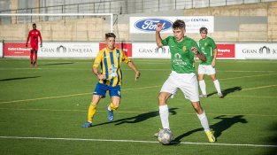 Imatges del partit entre la Unió Esportiva la Jonquera i el Palamós CF d'ahir diumenge
