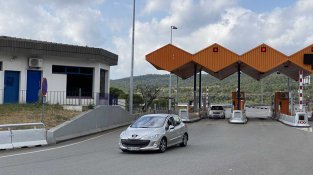 L'Estat valora conservar les marquesines de l'AP-7 a la Jonquera per continuar amb els controls policials