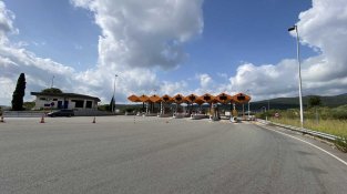 L'Estat valora conservar les marquesines de l'AP-7 a la Jonquera per continuar amb els controls policials