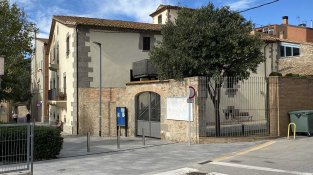 Casa Pairal de Can Laporta, que dona nom al sector. Actualment acull diversos espais culturals de la Jonquera
