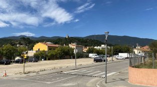 Una imatge actual del que va ser la Vinya d'en Laporta. Aprcament zona sud i de ponent i cruïlla entre els carrers Vinya Laporta i Lluís Companys