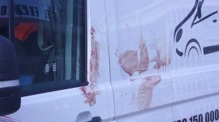 Taca de sang a la furgoneta amb la que ha intentat fugir el sospitós aquest passada nit de dissabte