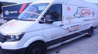 Els fets es van produir a la gasolinera Shell. Després l'autor dels fets va fugir amb aquesta furgoneta fins a la gasolinera BP