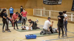 Així va anar la sessió de defensa personal per a noies